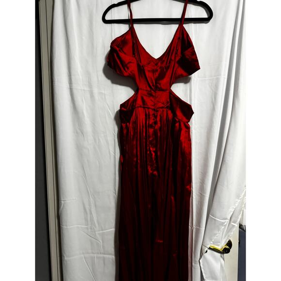 Chicgenes Elegance Defined: Deep V Spaghetti Strap Waist-Accent Dress - Picture 4 of 9